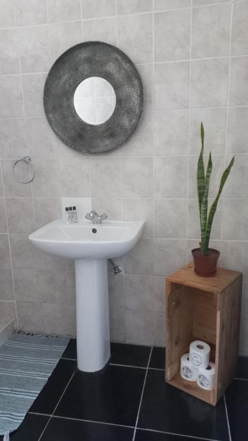 Urban Farm Haus Guesthouse Рунду Экстерьер фото