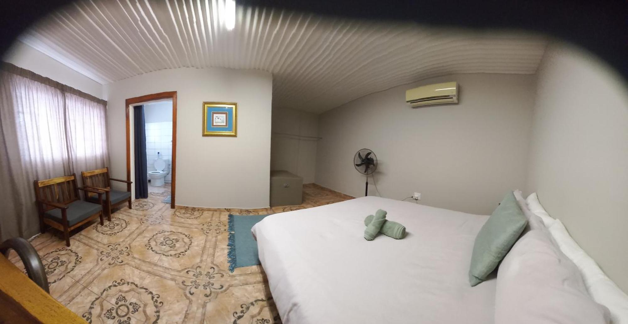 Urban Farm Haus Guesthouse Рунду Номер фото